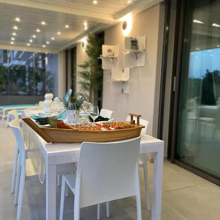Sandbeach Apartment *