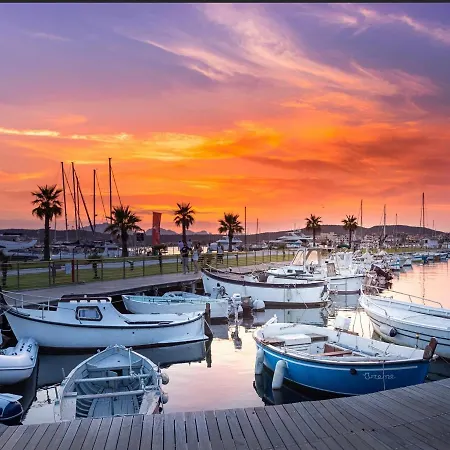 Sandbeach Apartment Golfo Aranci